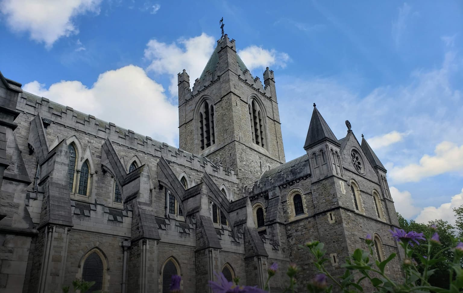 bg image https://cebytb37gqewrsv4.public.blob.vercel-storage.com/Ireland-exchange-dublin-header-2-kkVaWgX7lOvgM7wWXq6HZCkhA9bNec.jpg