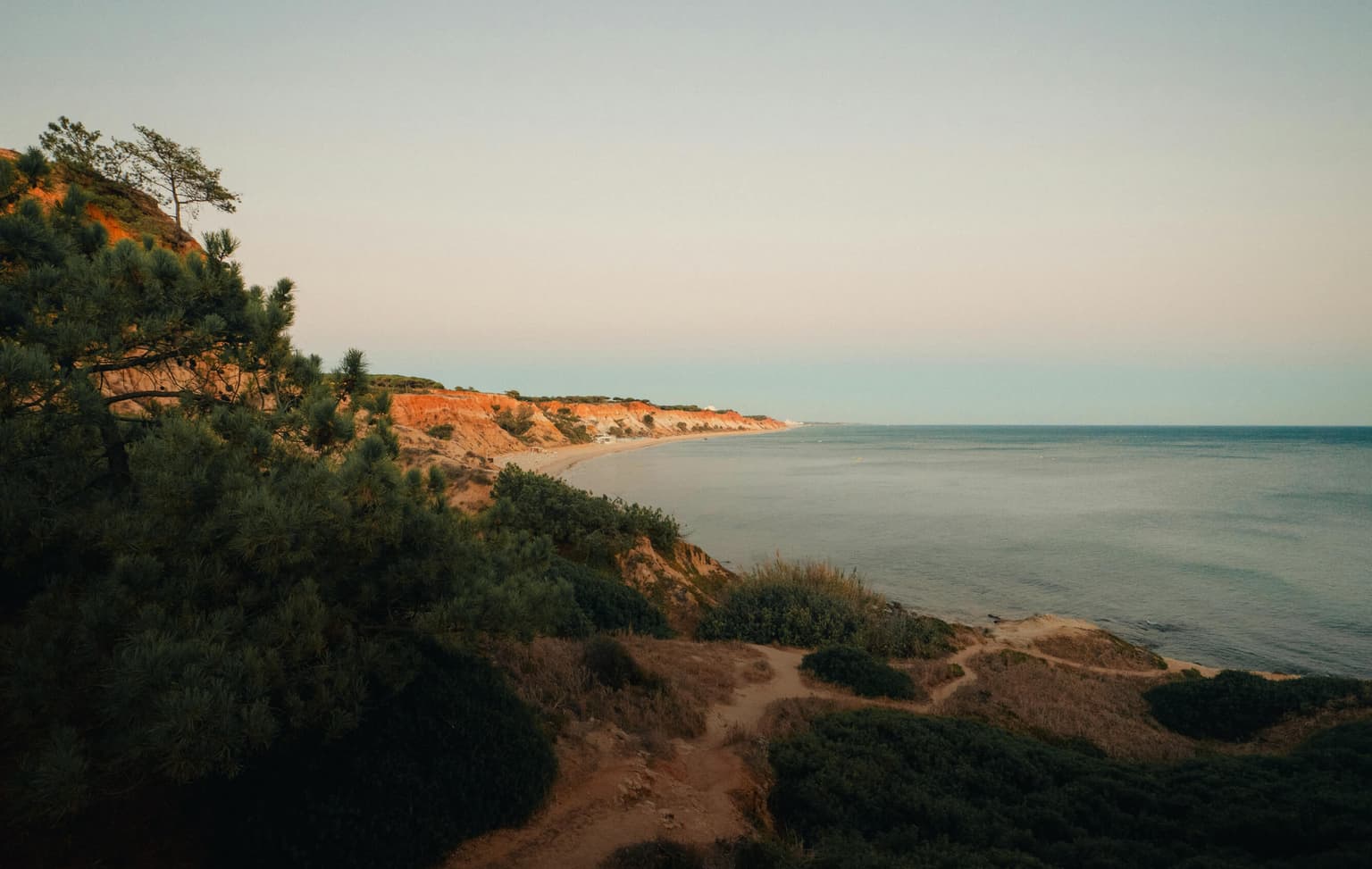 bg image https://cebytb37gqewrsv4.public.blob.vercel-storage.com/Portugal%20Header%20-%20Algarve%20-%202-MUhHr5crPG7D5YFyJyl7krrWsundfx.jpg