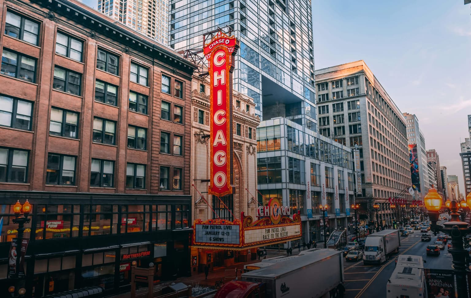 bg image https://cebytb37gqewrsv4.public.blob.vercel-storage.com/chicago-theather-internship-program-header-Xj5NyWaal79uUR8gALv0moLkvd47Mc.jpg