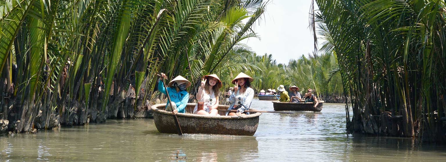 bg image https://cebytb37gqewrsv4.public.blob.vercel-storage.com/hanoi-adventure-travel-vietnam-19032-tWmsxEcYs41nLsMjTI6vq7XodlKhiO.jpg