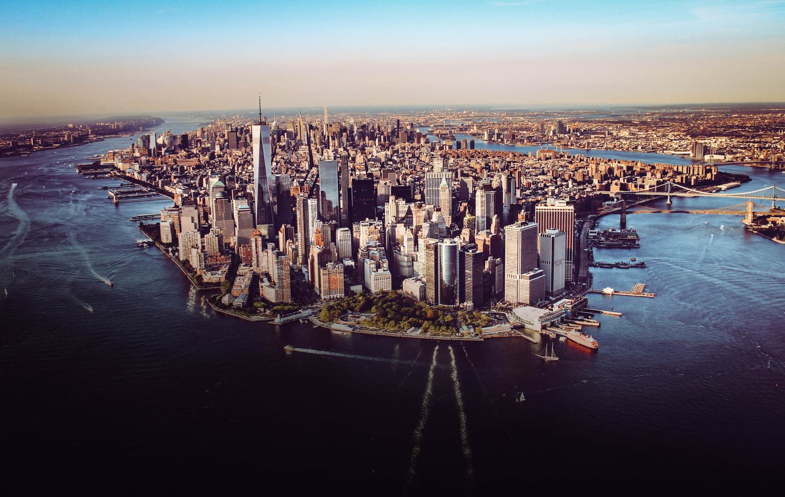 bg image https://cebytb37gqewrsv4.public.blob.vercel-storage.com/internships-nyc-marketing-header-79wVzzHfJd5FKBSnMBod2GdqSQIuq7.jpg