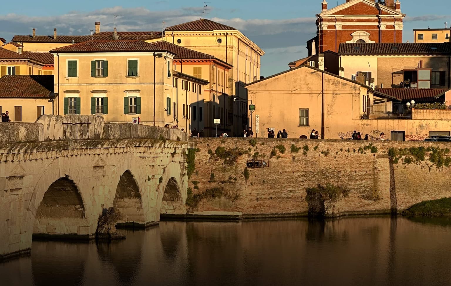bg image https://cebytb37gqewrsv4.public.blob.vercel-storage.com/italy-internship-header-07-6k7joNMCH6JlM4xi4BiBDufN8ngptI.jpg