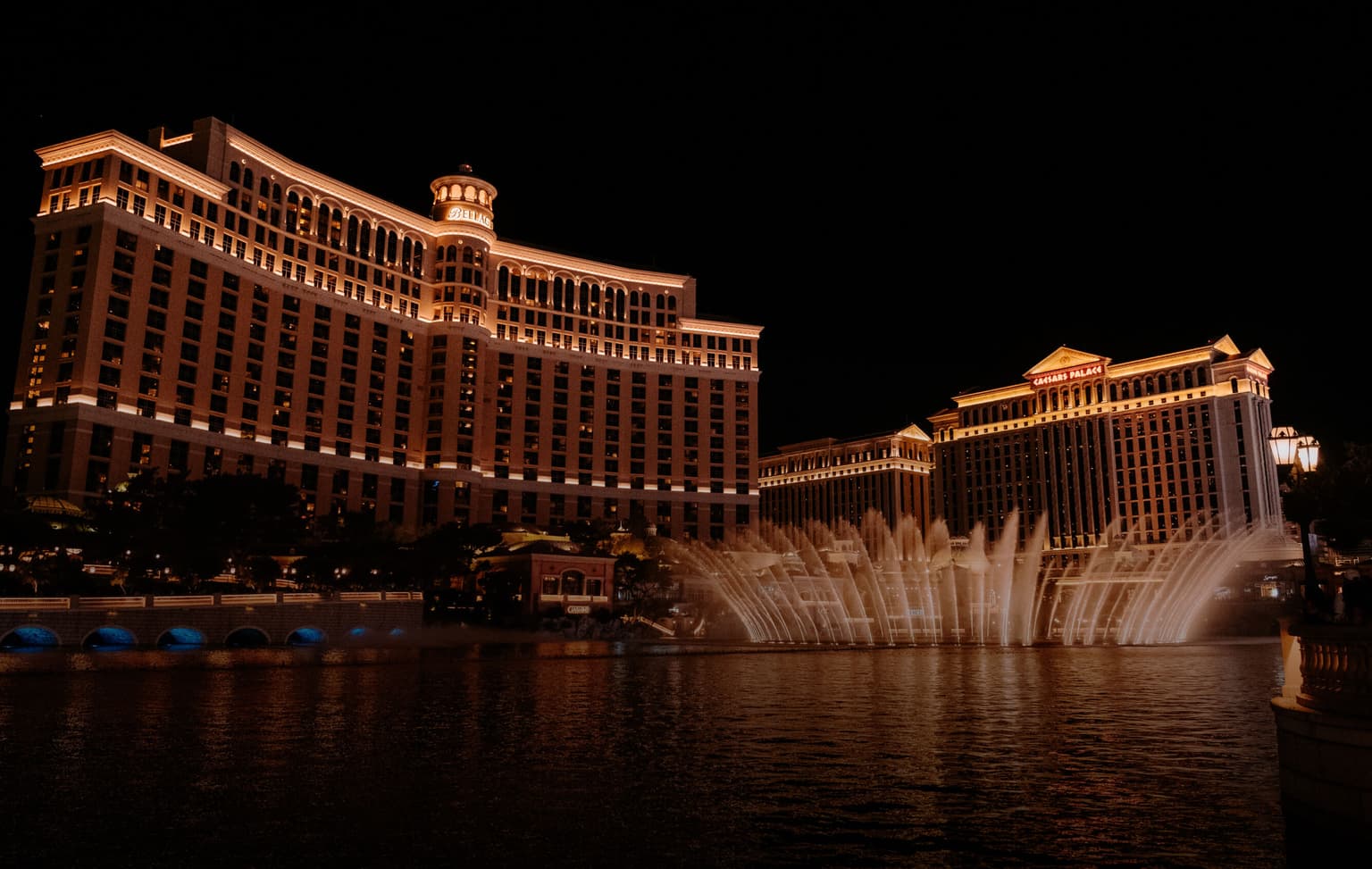bg image https://cebytb37gqewrsv4.public.blob.vercel-storage.com/las-vegas-header-usa-Zqg9aAfXNk4DkVAFVYz03gVJhABiN7.jpg