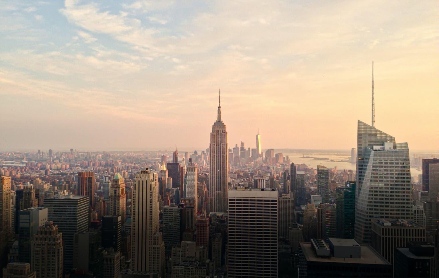 bg image https://cebytb37gqewrsv4.public.blob.vercel-storage.com/nyc-finance-internship-program-header-NHTWxtwdkDpYPLRytOEKsnb4eQmelw.jpg