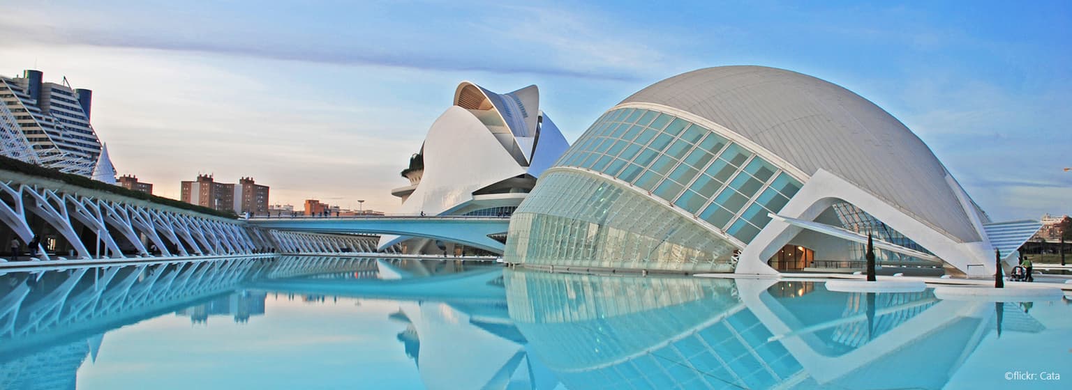 bg image https://cebytb37gqewrsv4.public.blob.vercel-storage.com/valencia-internship-spain-1892-u1jNeE3nKtm9Mz5rokwwH5rmYystvm.jpg