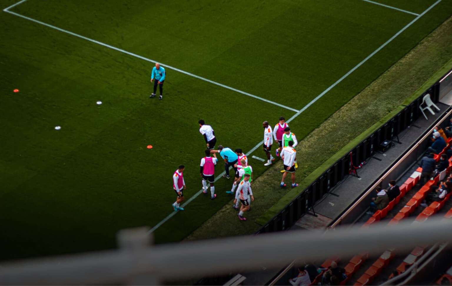 bg image https://cebytb37gqewrsv4.public.blob.vercel-storage.com/valencia-marketing-internship-program-header-otWbXomQ0ylA5U6YSv3WzSPy42OKpm.jpg